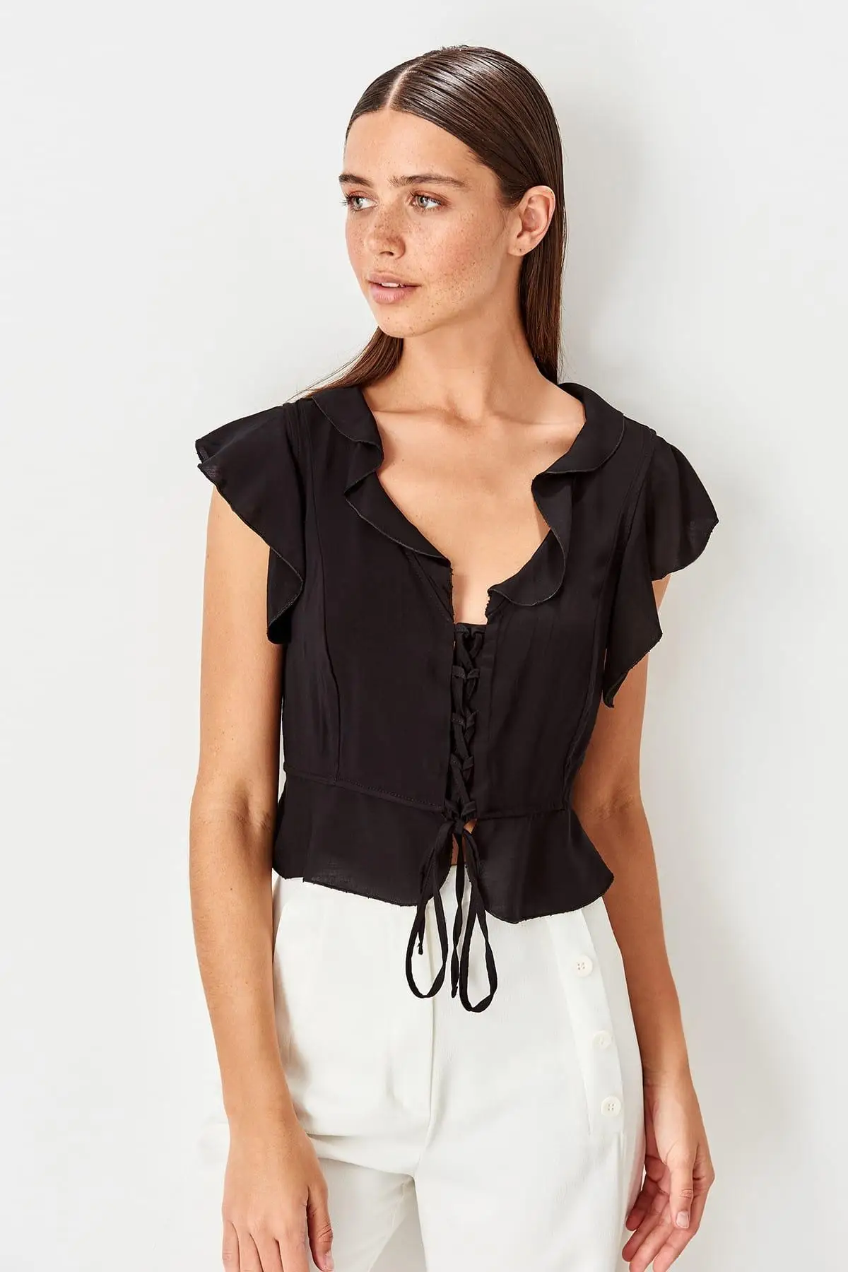 Trendyol черная блузка с оборками TWOSS19EH0100 | Женская одежда