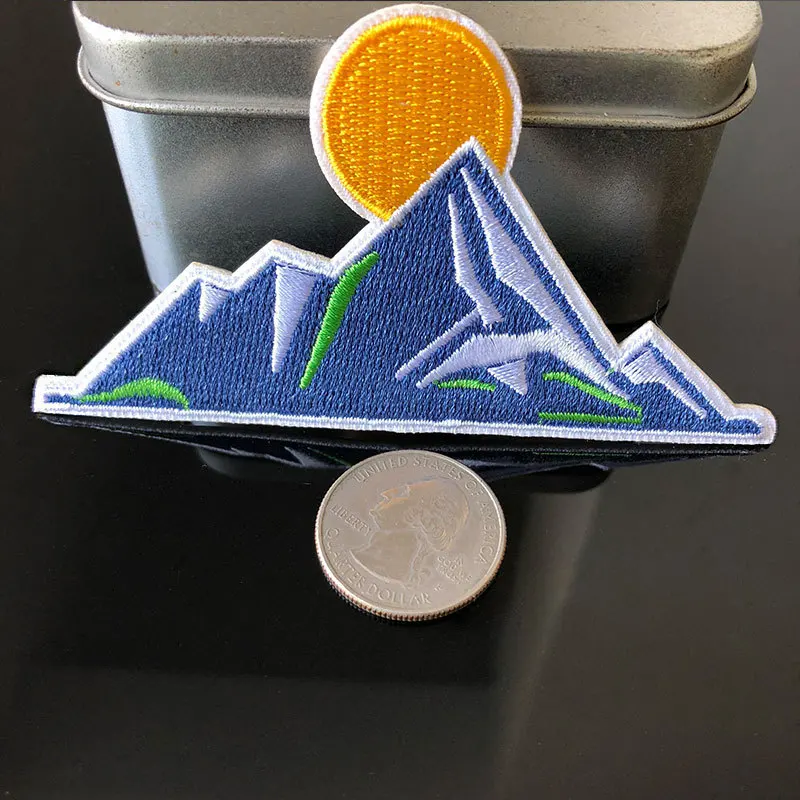 Высококачественные вышитые нашивки Sunrise Mountain Peak для футболки металлические