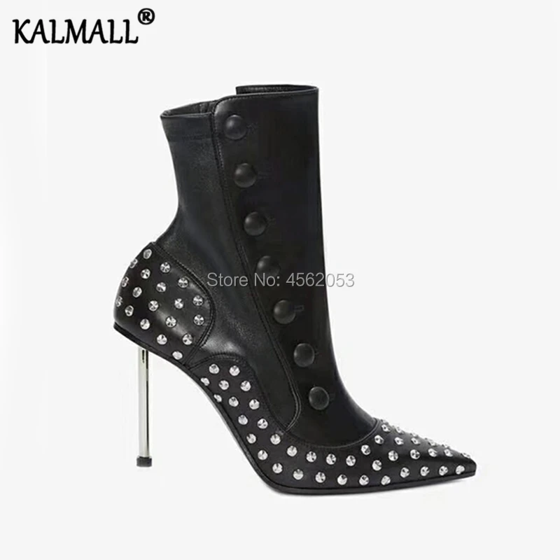 Женские блестящие кожаные ботильоны KALMALL черного и белого цвета с заклепками на