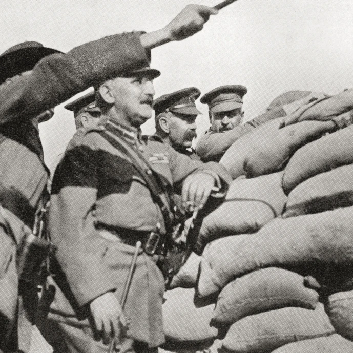 Личный визит лорда китченера в Галлиполи 1915 году изучив позицию из траншей