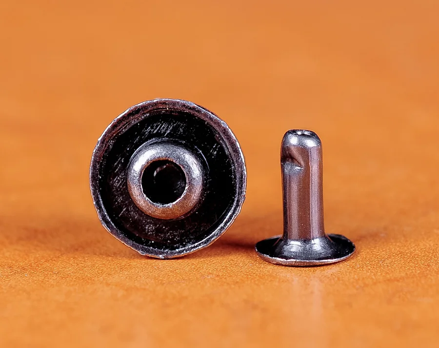 Гвоздики серебристые с цветочной гравировкой для рукоделия заклепки