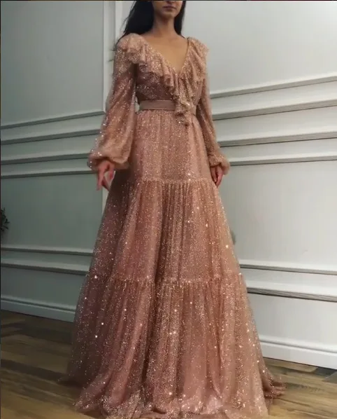 Женское платье с длинным рукавом и v образным вырезом расшитое блестками весна