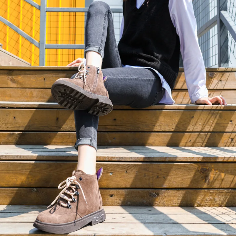 Полусапожки женские с круглым носком однотонные модные байкерские ботинки в