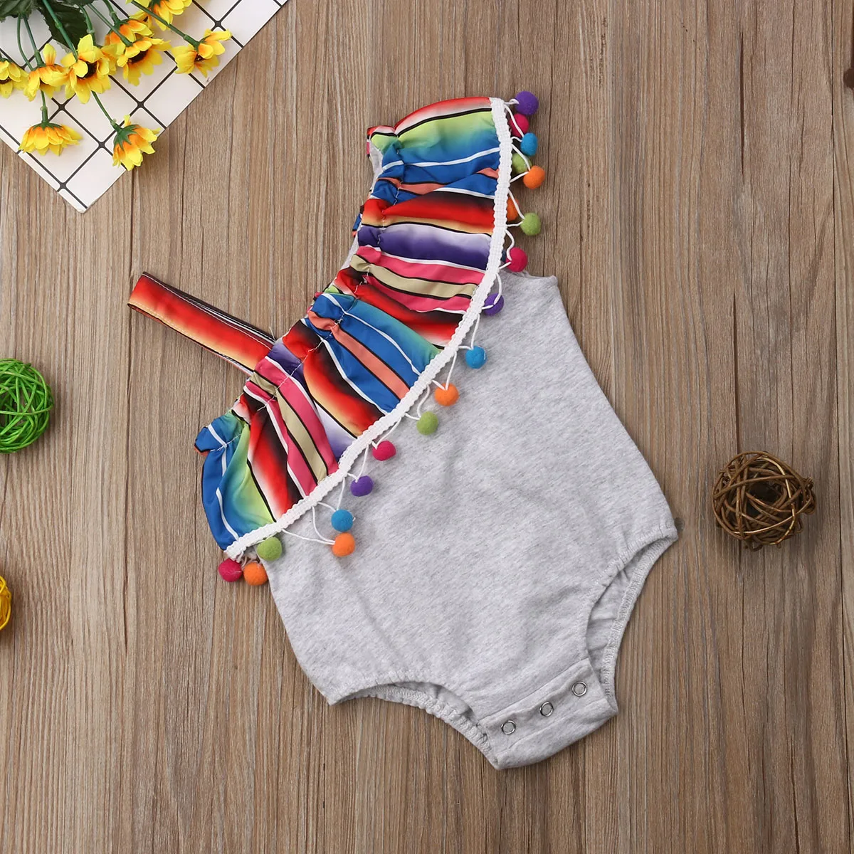 Одинаковый комбинезон с радугой для маленьких девочек в полоску платье летний