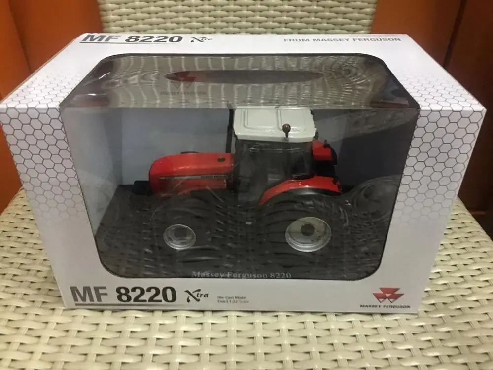 Универсальные хобби 1/32 Massey Ferguson 8220 Xtra литые модели UH5331| |