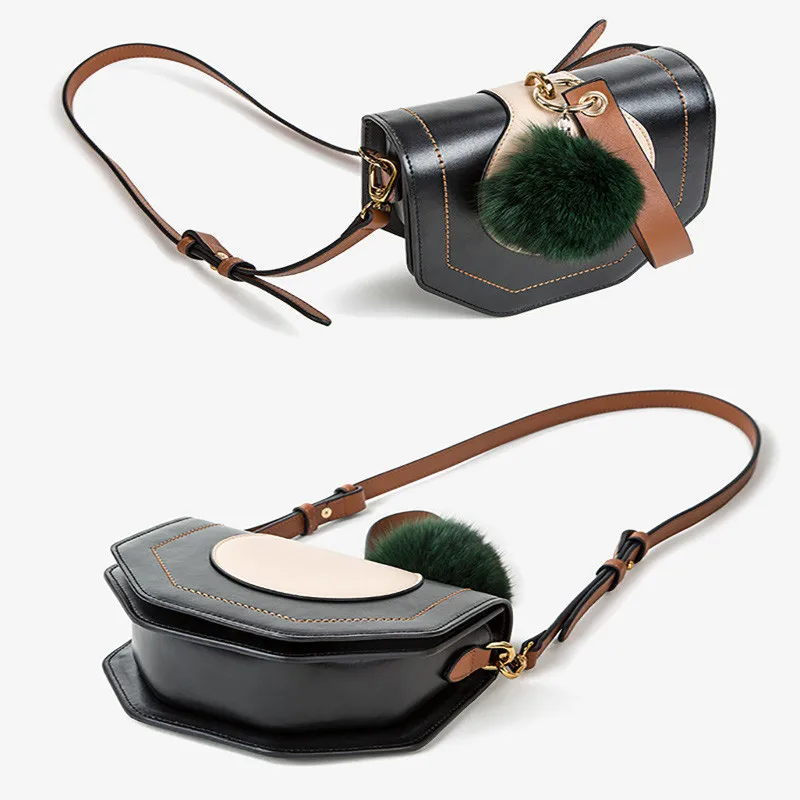 Женская сумка мессенджер VM маленькая из натуральной кожи с помпоном для волос