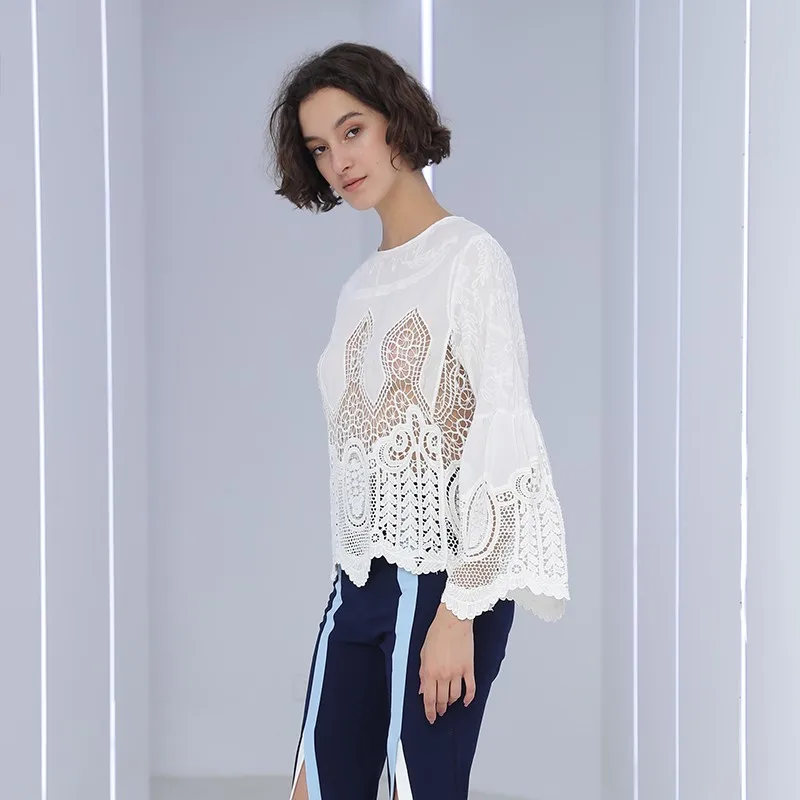 TWOTWINSTYLE корейские женские рубашки блузка с круглым вырезом и расклешенным