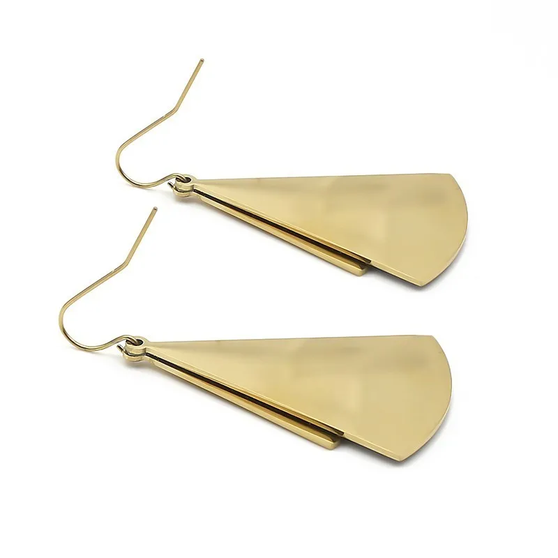 Серьги женские из нержавеющей стали 316L розового золота в виде треугольника с блестящими камнями, антикоррозийные.