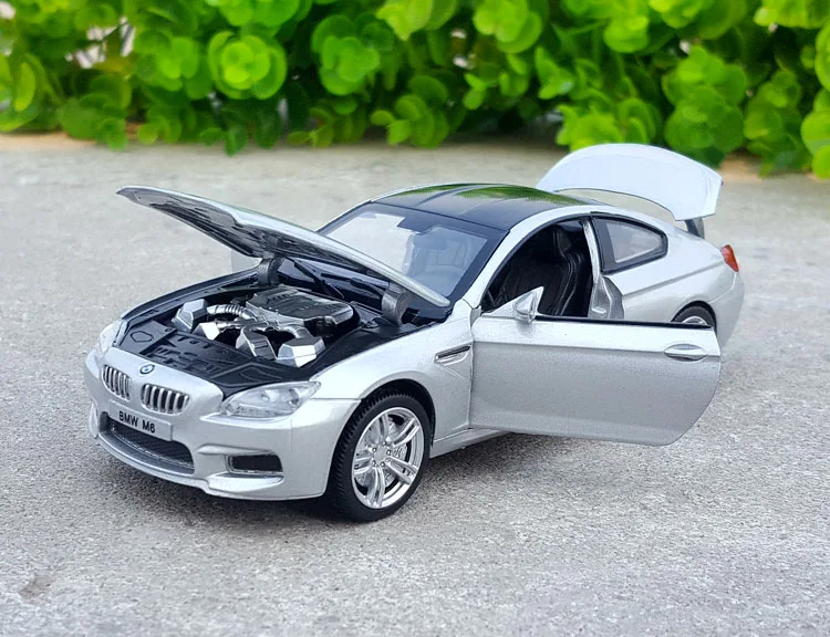 Модель автомобиля COUPE BMW M6 масштаба 1:32 из сплава металла с звуком и светом