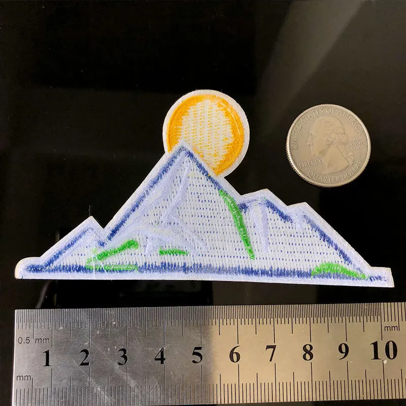Высококачественные вышитые нашивки Sunrise Mountain Peak для футболки металлические