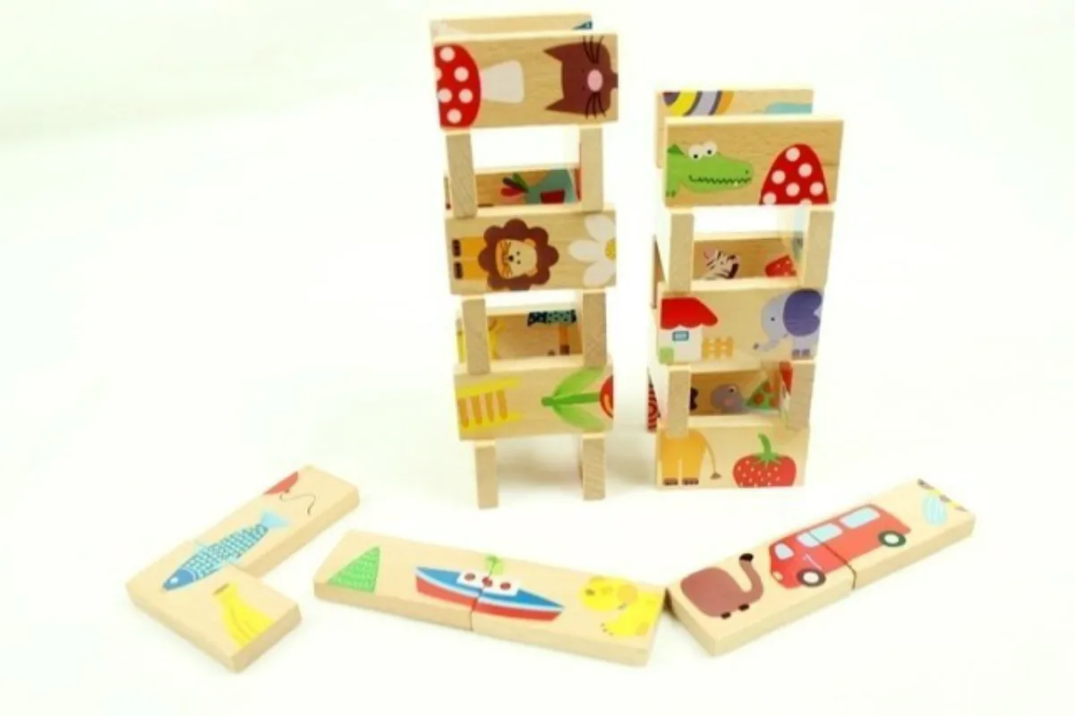 Деревянные игрушки "28 элементов - блочные животные, солитер, пазл-домино. Игрушки для детей с 0 до 12 месяцев".