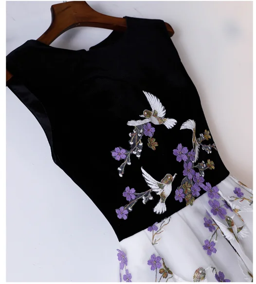 Однотонные черные элегантные длинные вечерние платья трапециевидного силуэта с