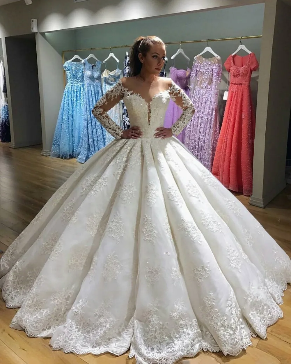 

Newest Ball Gown Wedding Dresses 2020 Long Sleeve Vintage Lace Bride Dress Lace Up Back vestidos de noiva