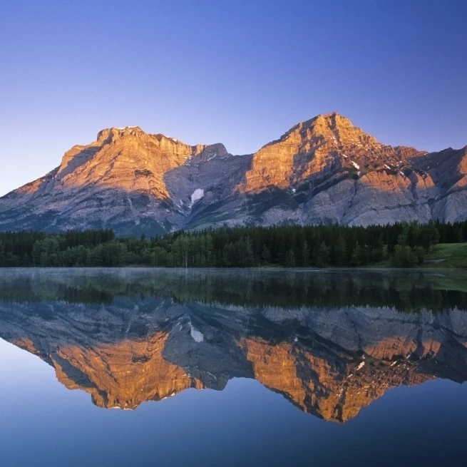 Крепление Kidd Клин пруд Kananaskis страна Альберта Канада плакат печать (36x22) | Дом и сад