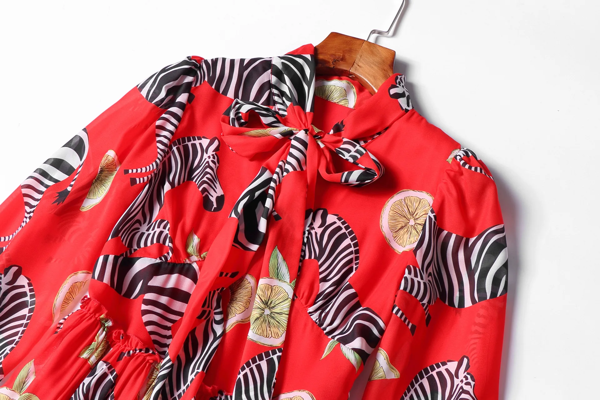 Женское длинное платье с принтом зебры красное Свободное воротником стойкой и