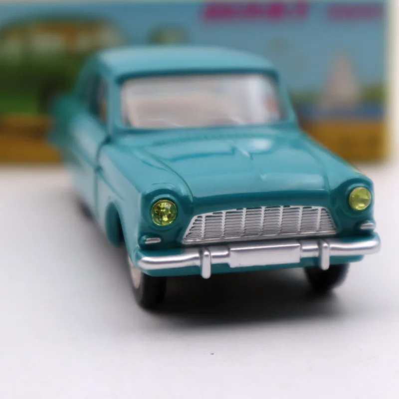 Коллекция автомобилей из коллекции ограниченной серии Атлас 1:43 Dinky Toys 538 Ford Taunus 12