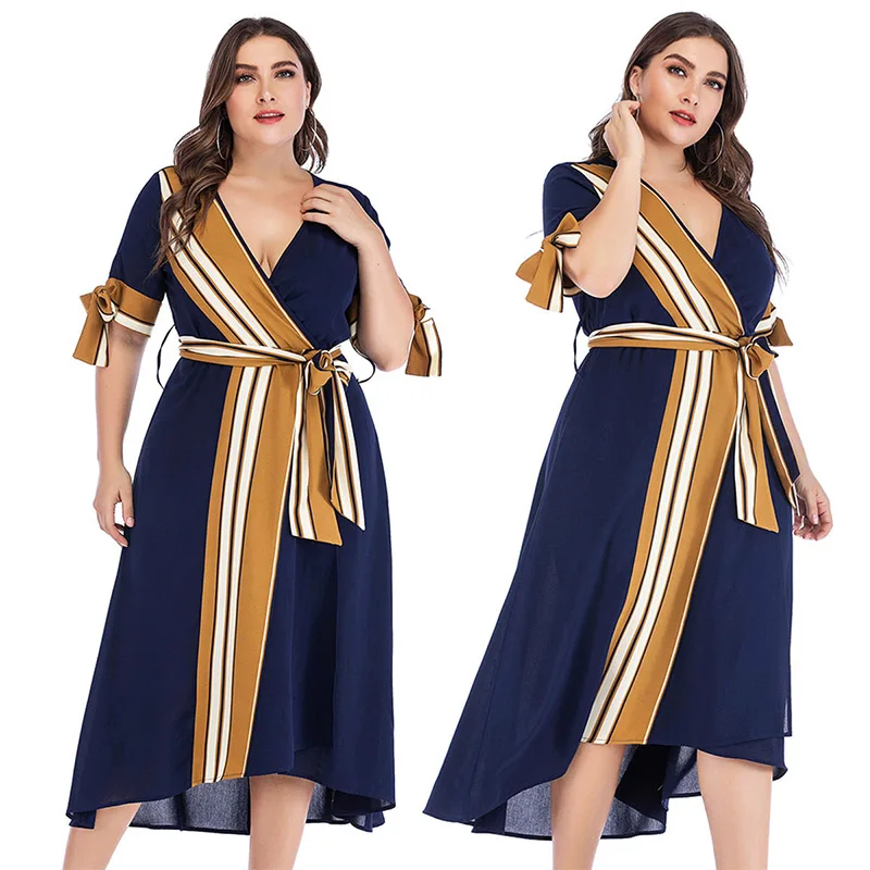 Модные женские платья больших размеров в полоску контрастного цвета с глубоким v