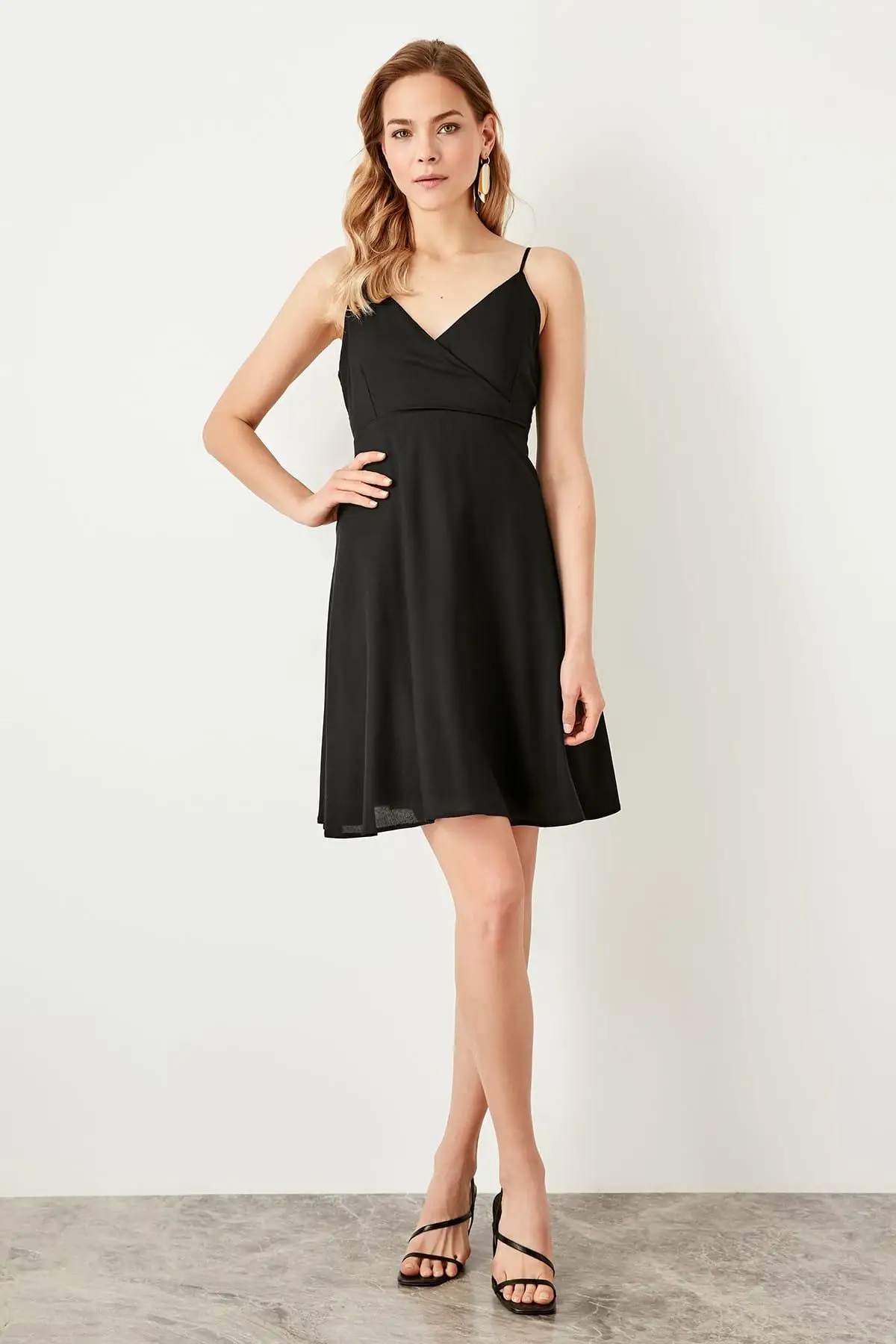 Trendyol черное платье со шнуровкой TWOSS19EH0069 | Женская одежда