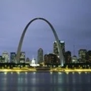 Здания горят в сумерках Миссисипи река Сент-Луис Миссури США плакат печать (18x6) |