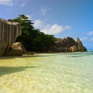 Cliffs of Anse Source D'Argent Seychelles Africa плакат печать Элисон Райт (34x23)|Таблички и знаки| |