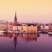 Отражение зданий в озере маларен риддархолмен гамла Стэн Стокгольм Швеция