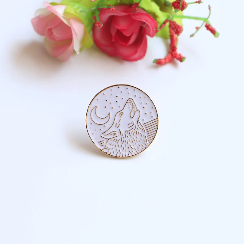 Moon Wolf Brooches Golden Lines Round Enamel Pin for Boys Girls Lapel Pin Hat/bag Pins Denim Jacket Women Brooch Badge SC4515