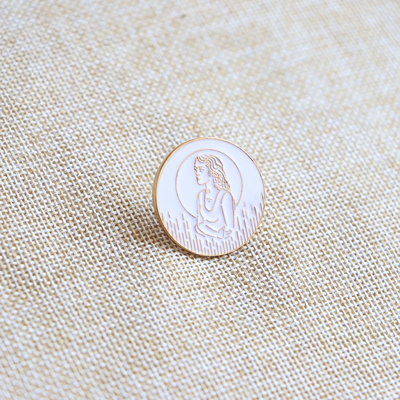 Moon Goddess Brooches Golden Lines Round Enamel Pin for Boys Girls Lapel Pin Hat/bag Pins Denim Jacket Women Brooch Badge Q692