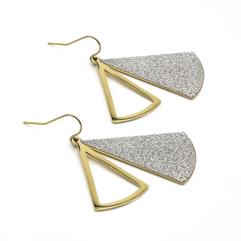 Серьги женские из нержавеющей стали 316L розового золота в виде треугольника с блестящими камнями, антикоррозийные.