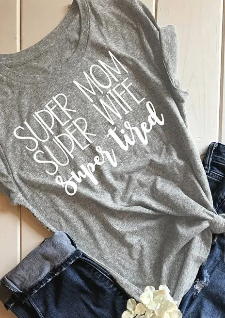 

2021 New Super Mom Super Wife Super Tired T-Shirt Funny Women Shirt Cotton Summer Fashion Tops Grunge Aesthetic Girl Tee-J042