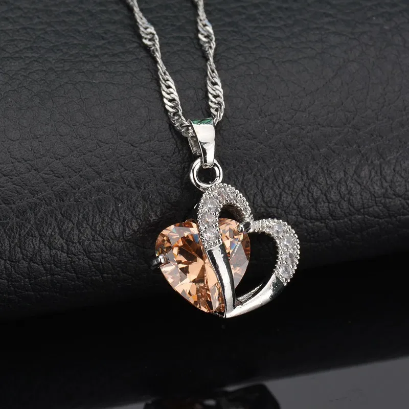 2018 jingyang Christmas Silver Necklace Heart Shaped Ball Pendant Clavicle Woman Short Fall for Women Sweaterv alentine's day |