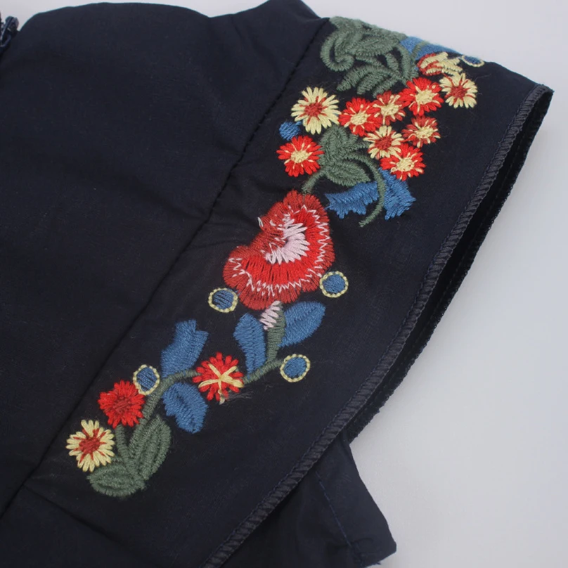 Кружевное детское платье с оборками и вышивкой летнее хлопковое без рукавов для