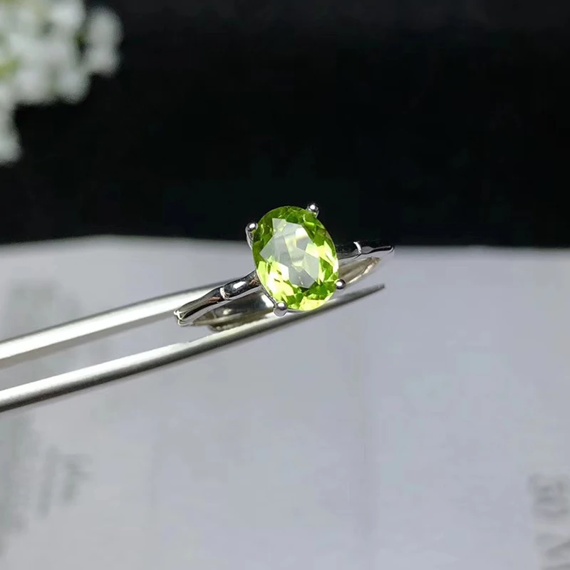 Кольцо из серебра 925 пробы с натуральным Перидотом 5 х7 мм|Кольца| |