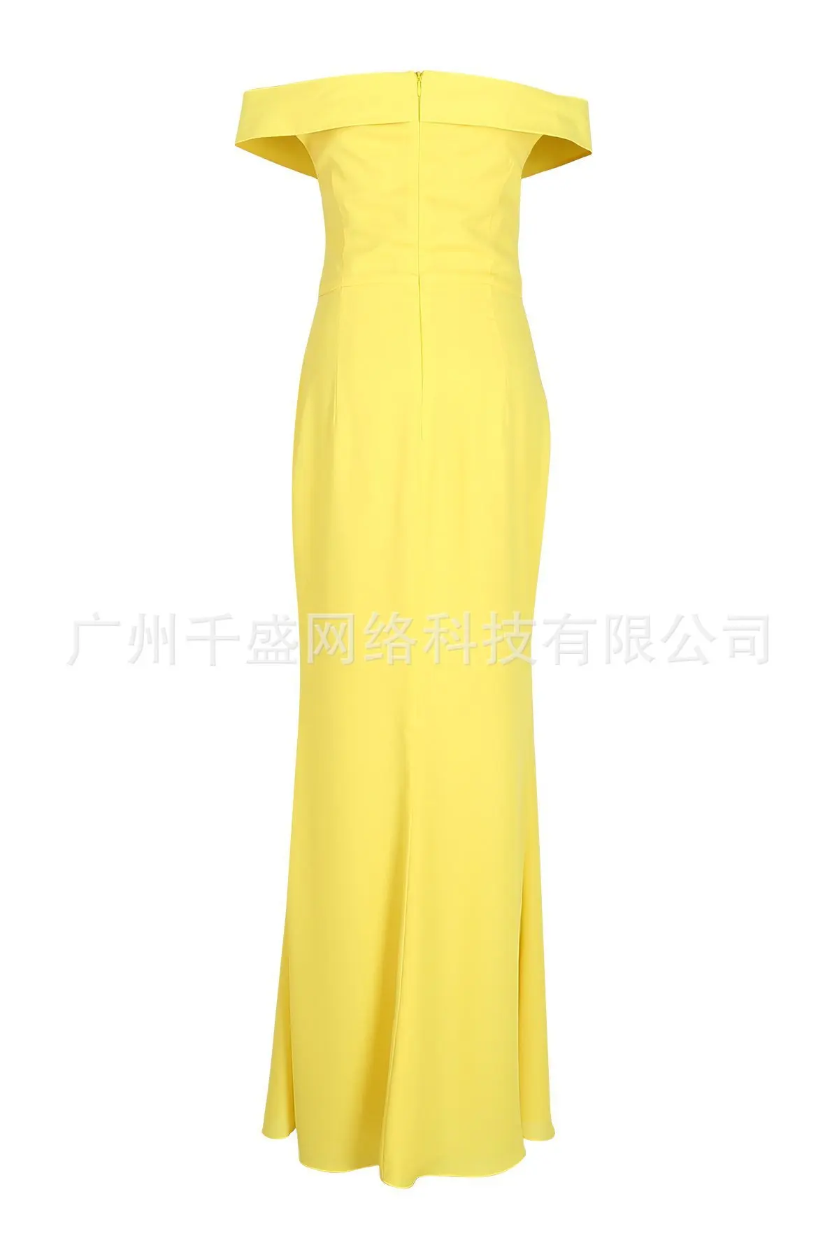 Женское платье футляр с юбкой годе открытыми плечами и коротким рукавом|Женские