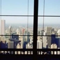 Высокий угол обзора города как видно через окно Чикаго Иллинойс США плакат