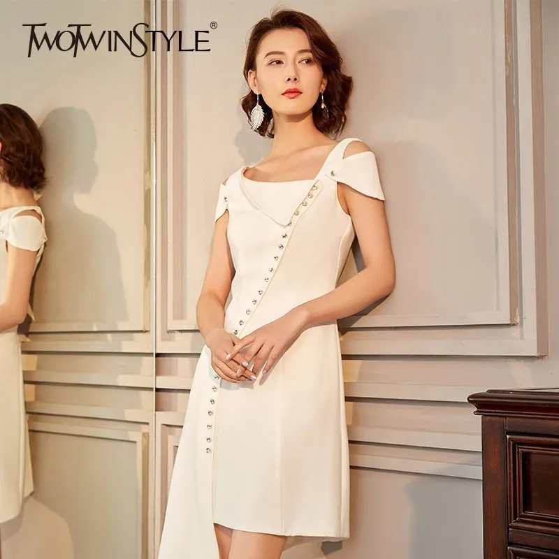 TWOTWINSTYLE элегантный с открытыми плечами платье для женщин Нерегулярные Воротник