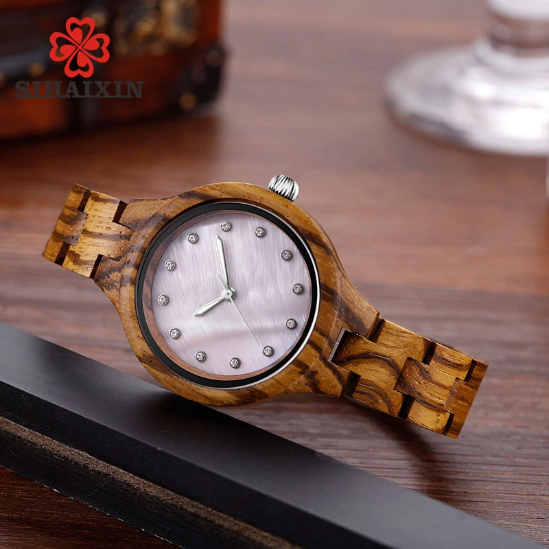 Часы женские маленькие деревянные модные темпераментные белые с алмазным