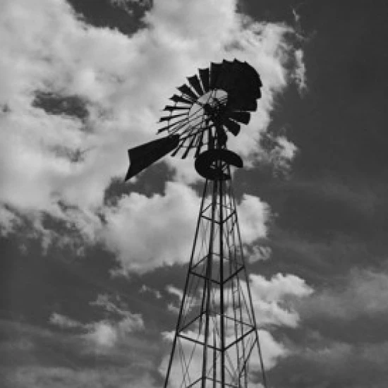 Низкий угол обзора промышленного ветряной мельницы плакат печать (18x24) | Дом и сад