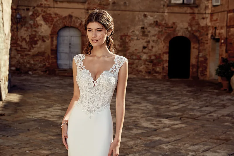 Свадебное платье с v образным вырезом свадебное без рукавов кружевным лифом и