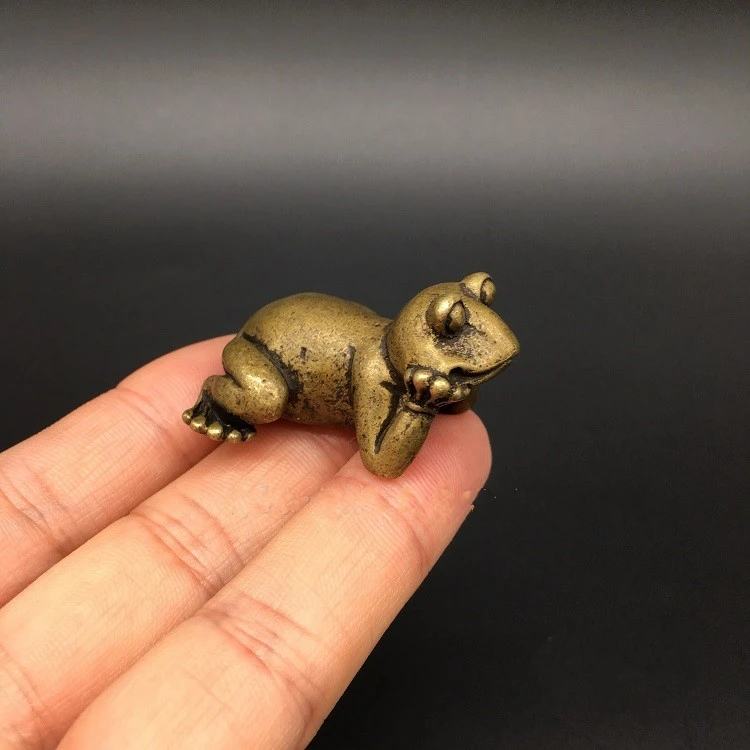 

Collectable Chinese Brass Carved The Frog Prince Animal Lovely Frog Exquisite Small Pendant Statue