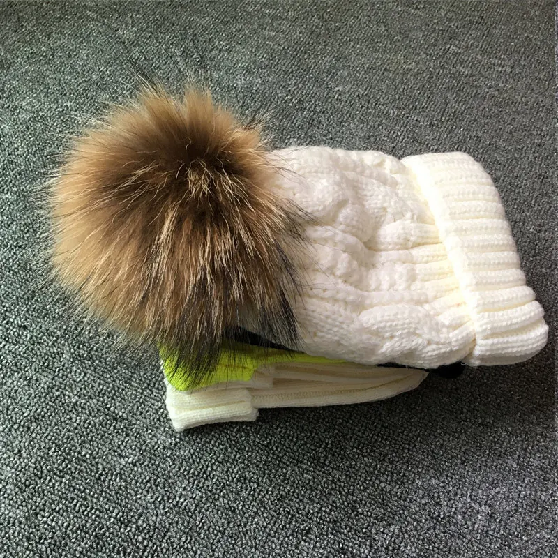 2018 Women's hats Add velvet Fleece Inside Beanies Winter Hats for women 100% Raccoon Fur Pompom Hat Female Twist pattern caps30 |