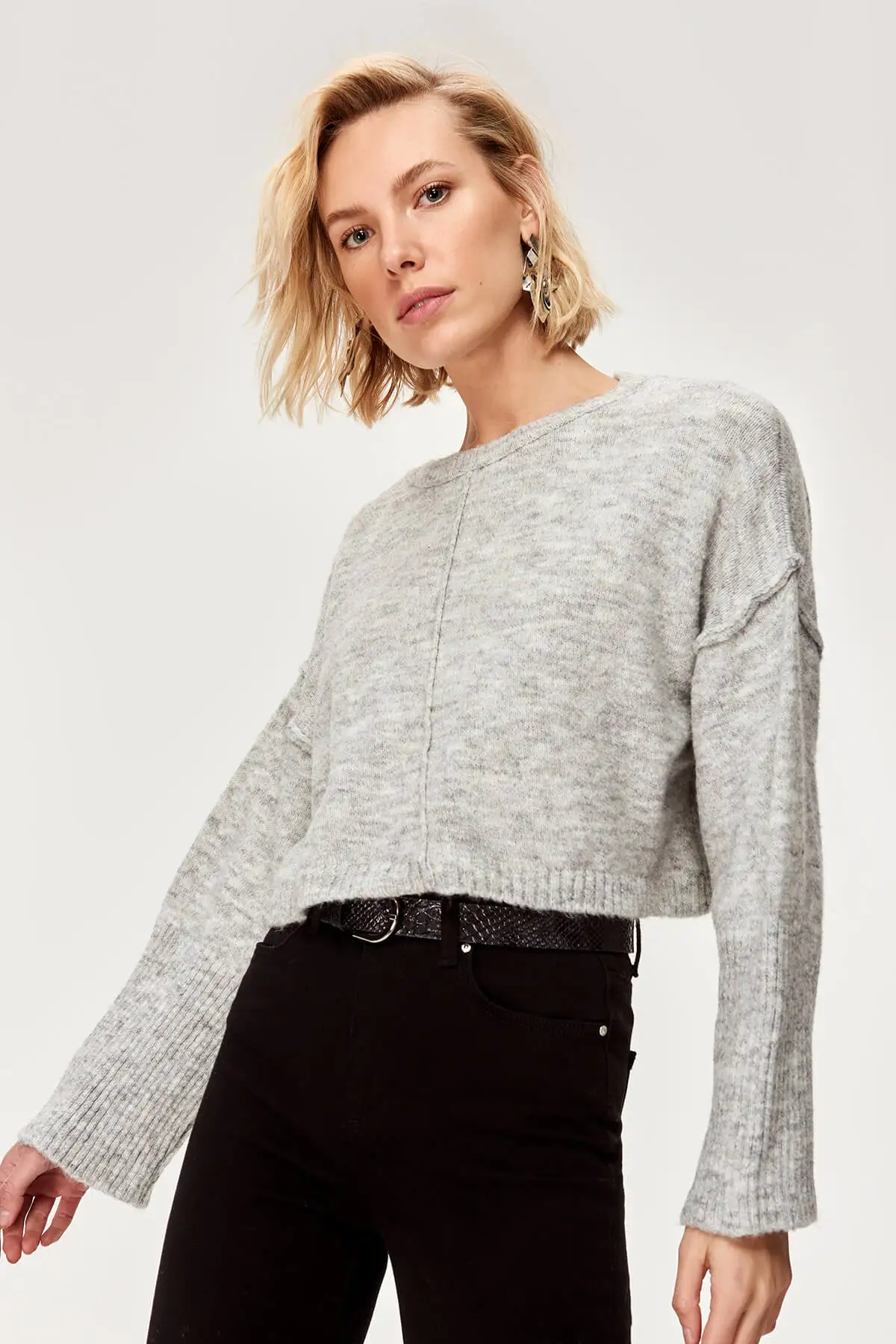 Trendyol Gray Crop Sweater TOFAW19YN0466 |