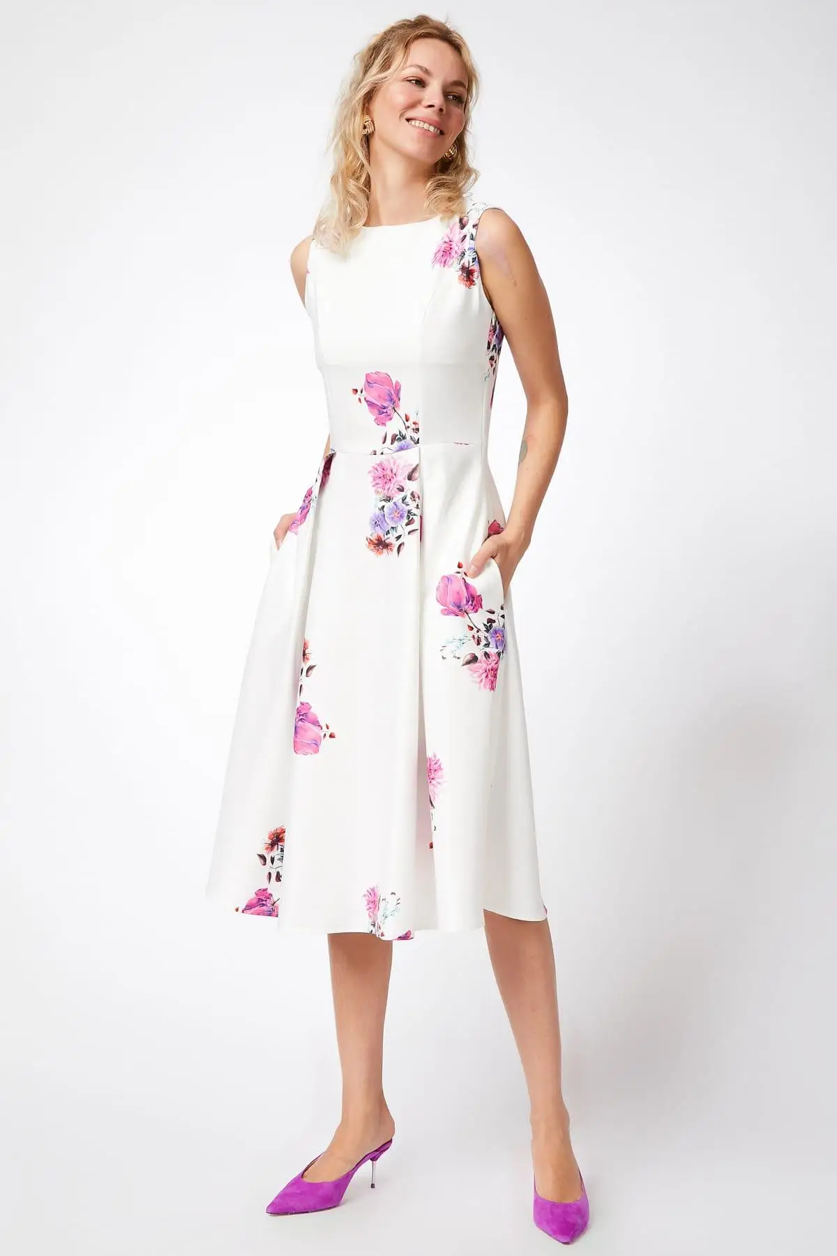 Happiness ist. Women White Floral Sleeveless Dress With Pocket 2108 EP00003 | Женская одежда