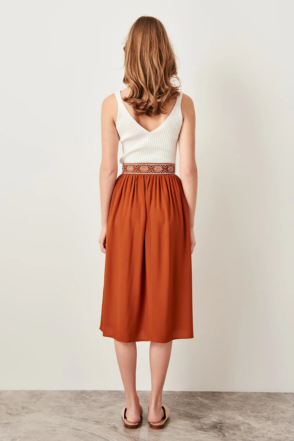 Trendyol Waist Embroidered Skirt Tiles TWOSS19GK0021 | Женская одежда