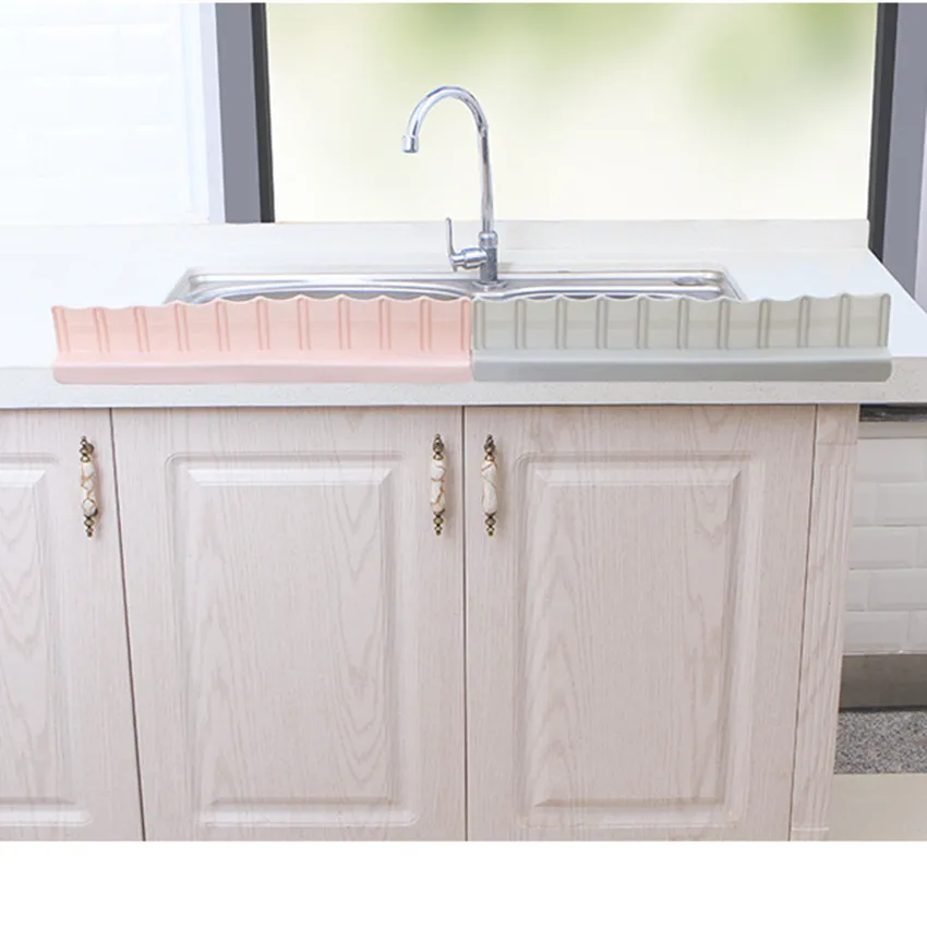 

1PCS Kitchen Sink Water Splash Guards With Sucker Waterproof Screen Anti-water Board Dish Fruit Vegetable Washing Water Barrier