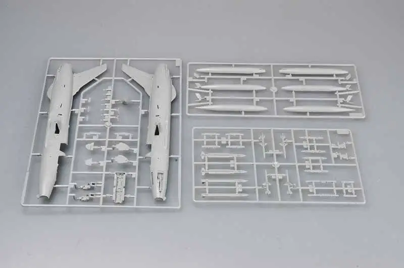 Trumpeter 1/72 01618 F-105G Thunderchief | Игрушки и хобби