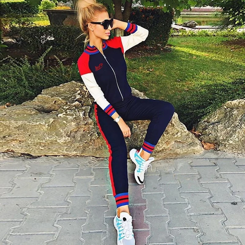 Спортивный костюм женский из двух предметов топ и штаны спортивная одежда