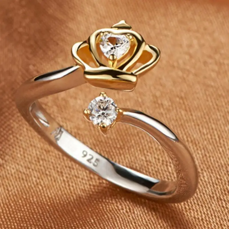 Женское кольцо золотистого цвета обручальное с короной регулируемое цирконием