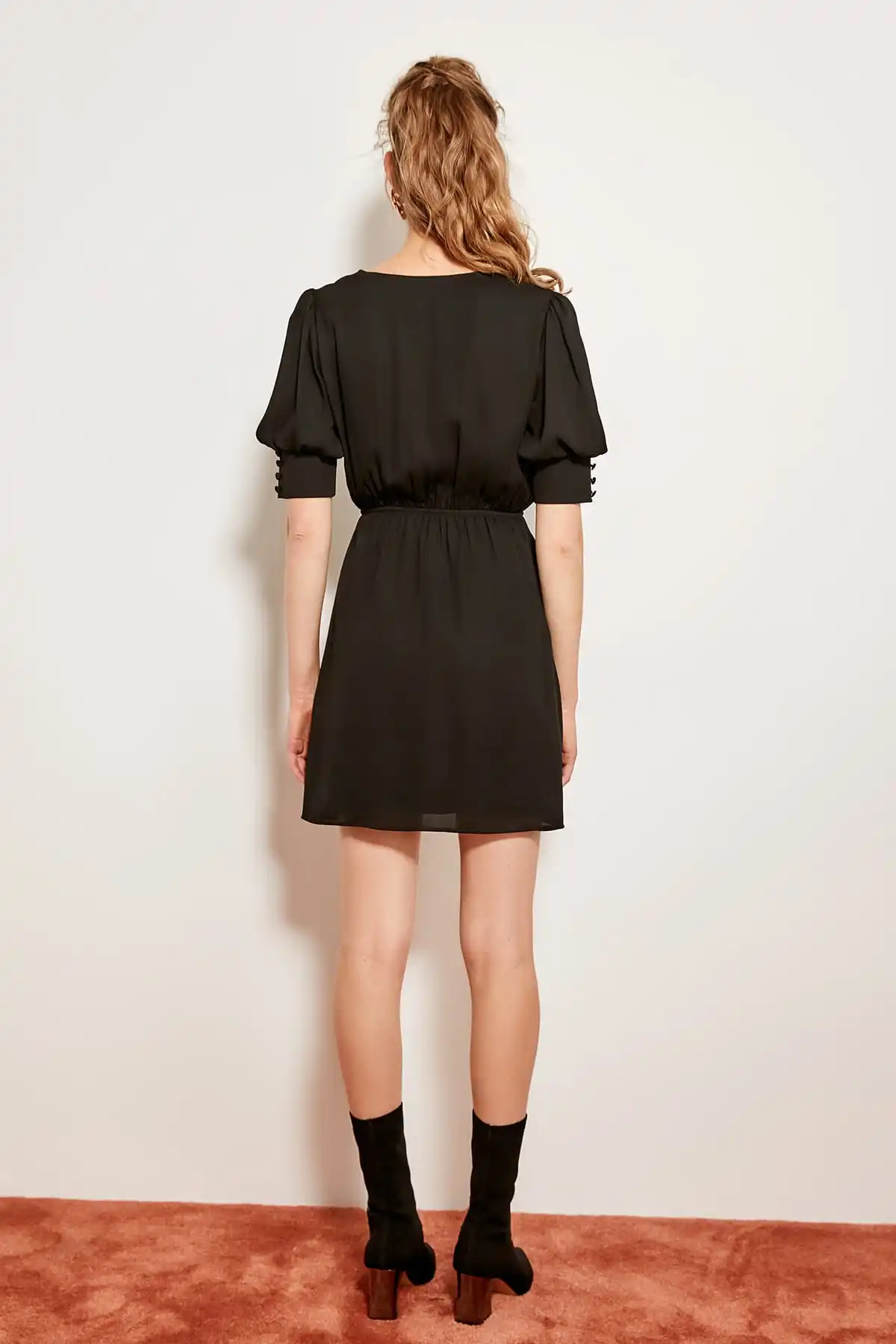 Trendyol Details Arm Button Black Dress TOFSS19WX0004 | Женская одежда