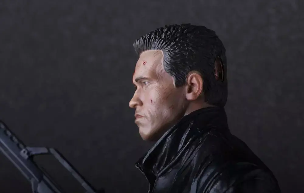 Фигурка Терминатора 1/6 шкала окрашенная фигурка с двумя пистолетами битва они
