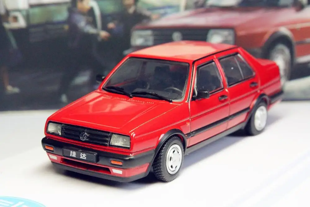 Модель Volkswagen Jetta classic литая красная Новинка 1/43 |